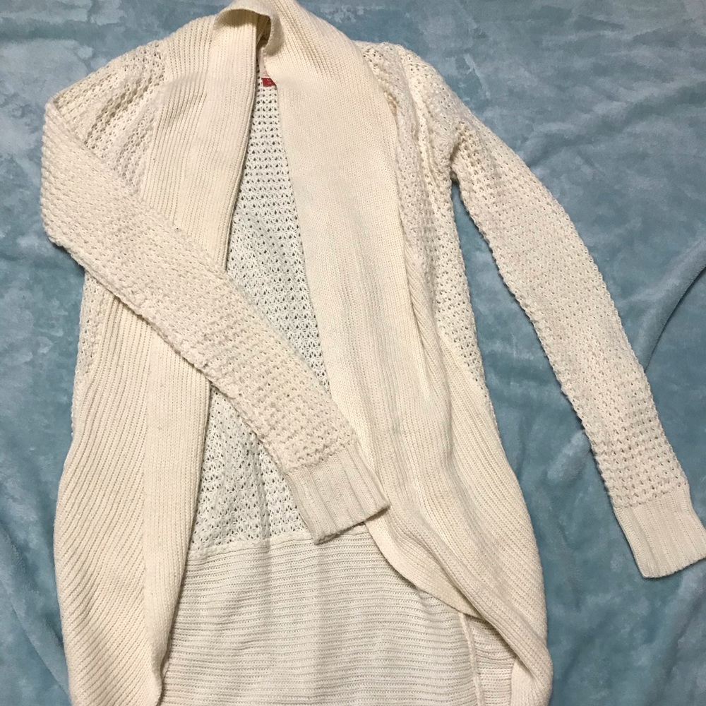 Knit cardigan/ floral sleeveless blouse